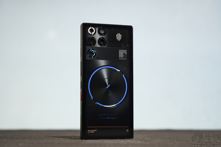 测完红魔11S PRO+,才明白了“游戏手机”的真意 测完红魔11S PRO+,才明白了“游戏手机”的真意
