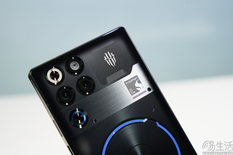 测完红魔11S PRO+,才明白了“游戏手机”的真意 测完红魔11S PRO+,才明白了“游戏手机”的真意