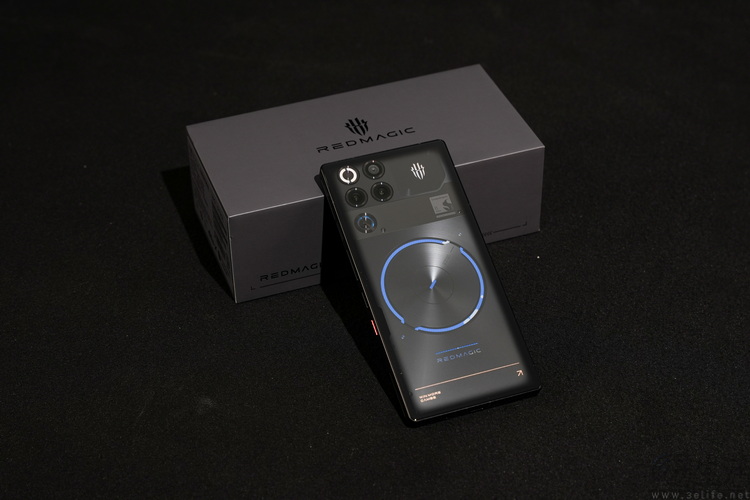 测完红魔11S PRO+,才明白了“游戏手机”的真意 测完红魔11S PRO+,才明白了“游戏手机”的真意