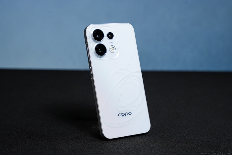 OPPO Reno16评测:精致又用心的小屏新选择 OPPO Reno16评测:精致又用心的小屏新选择