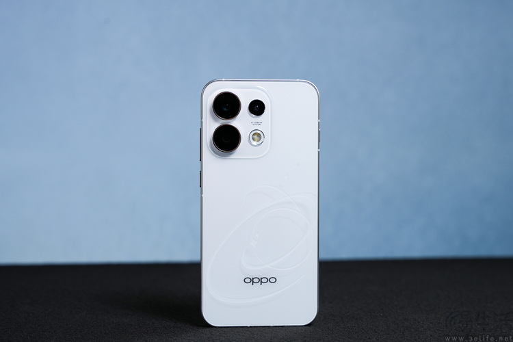 OPPO Reno16评测:精致又用心的小屏新选择 OPPO Reno16评测:精致又用心的小屏新选择