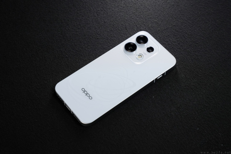 OPPO Reno16评测:精致又用心的小屏新选择 OPPO Reno16评测:精致又用心的小屏新选择