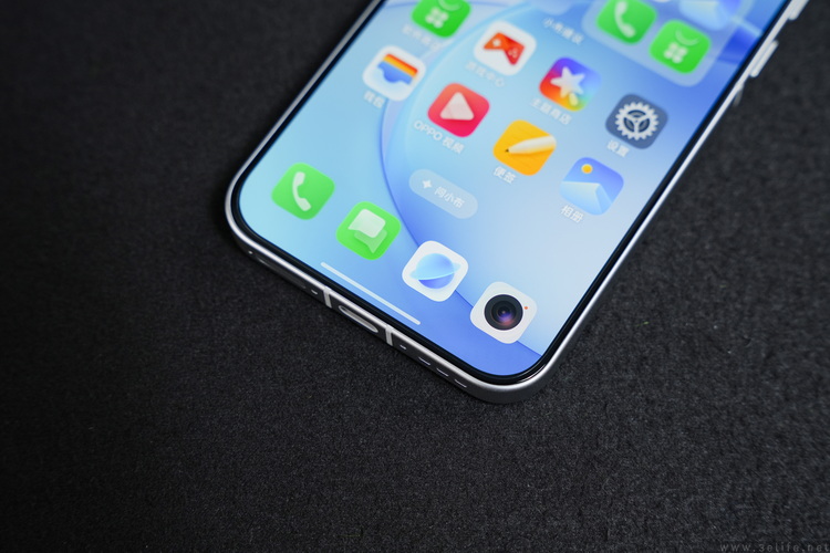 OPPO Reno16评测:精致又用心的小屏新选择 OPPO Reno16评测:精致又用心的小屏新选择