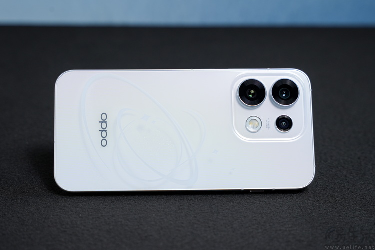 OPPO Reno16评测:精致又用心的小屏新选择 OPPO Reno16评测:精致又用心的小屏新选择