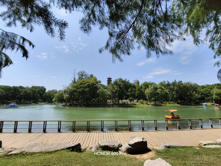 荣耀600 Pro评测:更接地气,也更懂你的“幸运星” 荣耀600 Pro评测:更接地气,也更懂你的“幸运星”