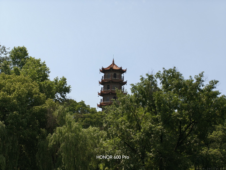 荣耀600 Pro评测:更接地气,也更懂你的“幸运星” 荣耀600 Pro评测:更接地气,也更懂你的“幸运星”