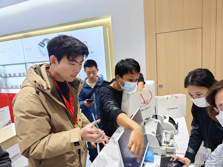 售价贵一倍,性能四五倍,手机行业怎么了 售价贵一倍,性能四五倍,手机行业怎么了