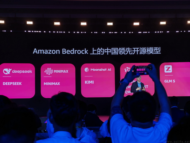 与亚马逊云科技高管聊后，我们窥见了巨头的改变