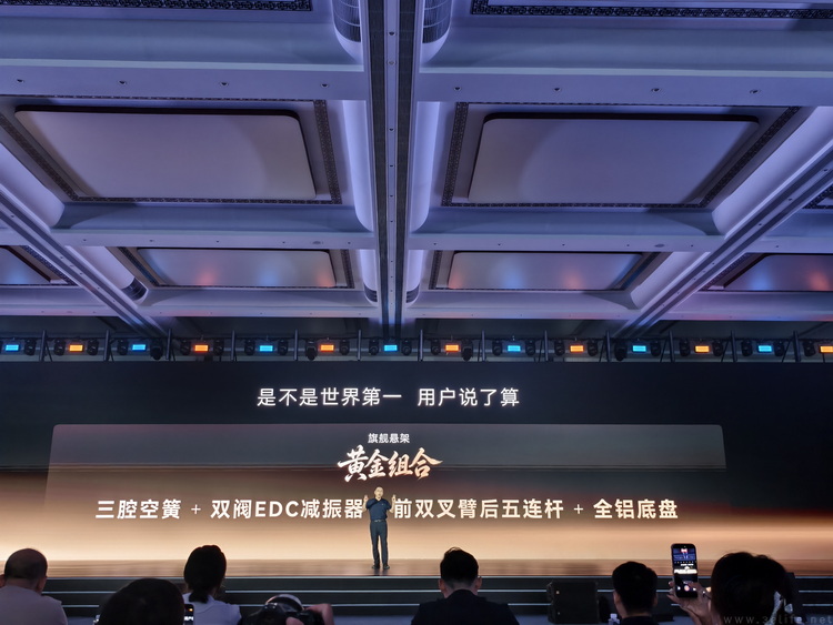 岚图虎踞P底盘,让大车不再做“选择题” 岚图虎踞P底盘,让大车不再做“选择题”