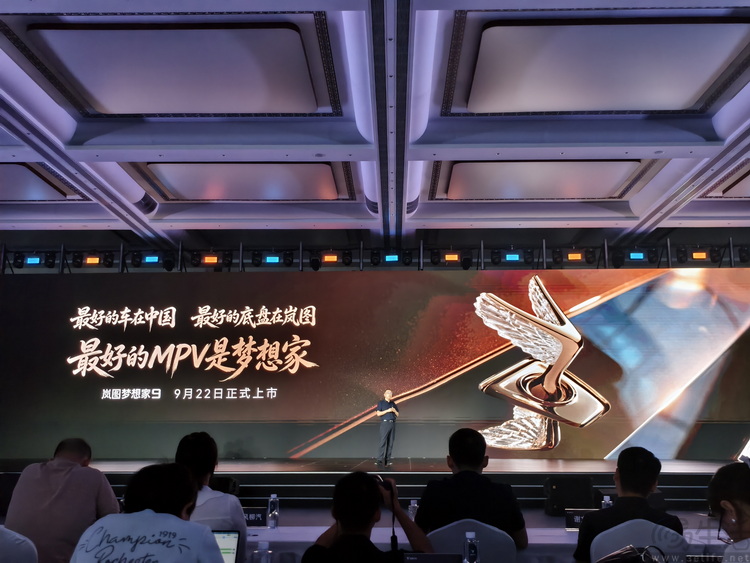 岚图虎踞P底盘,让大车不再做“选择题” 岚图虎踞P底盘,让大车不再做“选择题”