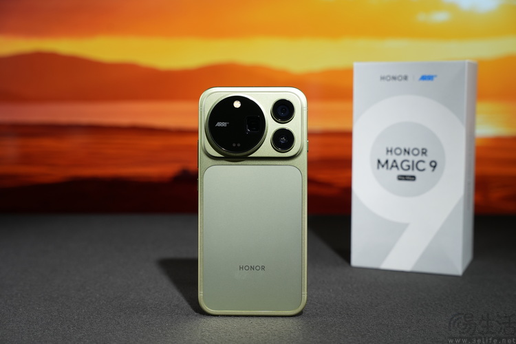 荣耀Magic9 Pro Max体验:“掌中电影机”名副其实 荣耀Magic9 Pro Max体验:“掌中电影机”名副其实