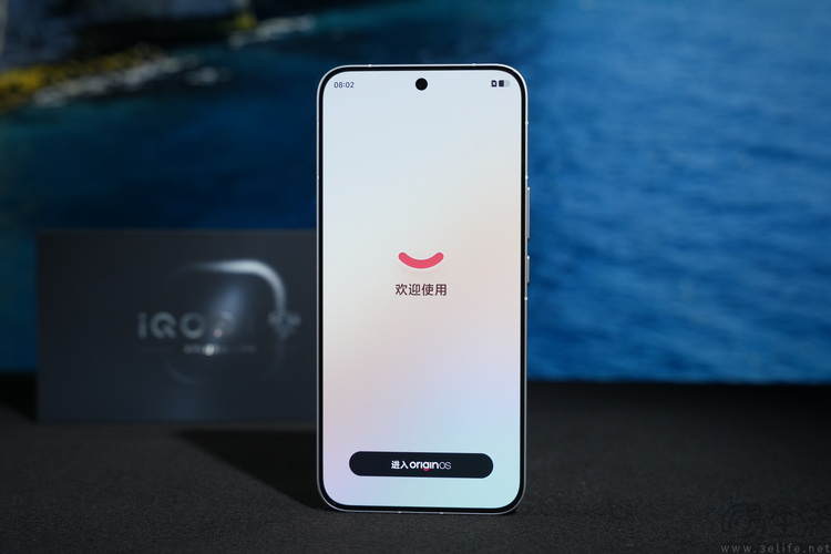 iQOO 16首发体验:重新定义“标准版”性能旗舰 iQOO 16首发体验:重新定义“标准版”性能旗舰