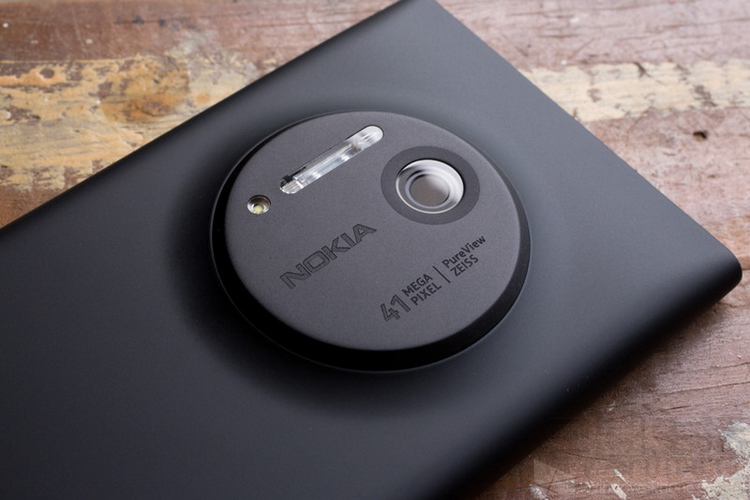 Lumia_1020_Camera_Side_0.jpg
