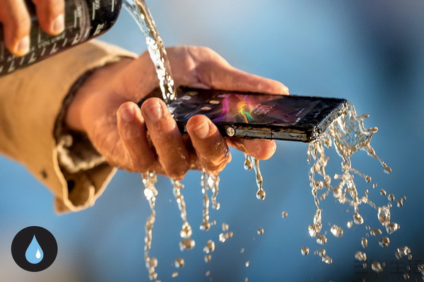 xperia-z-durability-water-resistance-1240x824-a3a48cb1fc417e9ee1b178f7d89693a3.jpg