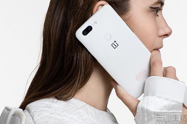 oneplus_starwars_final_TIFF_SRGB_08.jpg