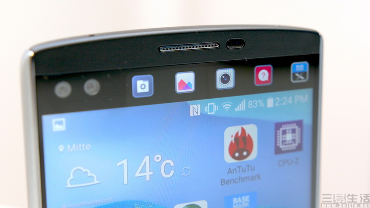 lg-v10-dual-screen.jpg