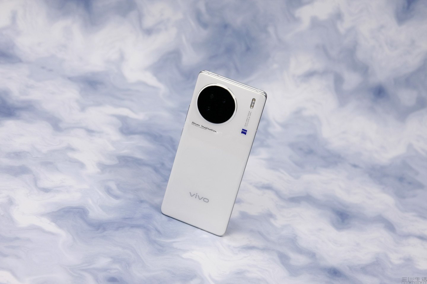 纯粹无暇的实力之美，vivo X90“告白”配色图赏