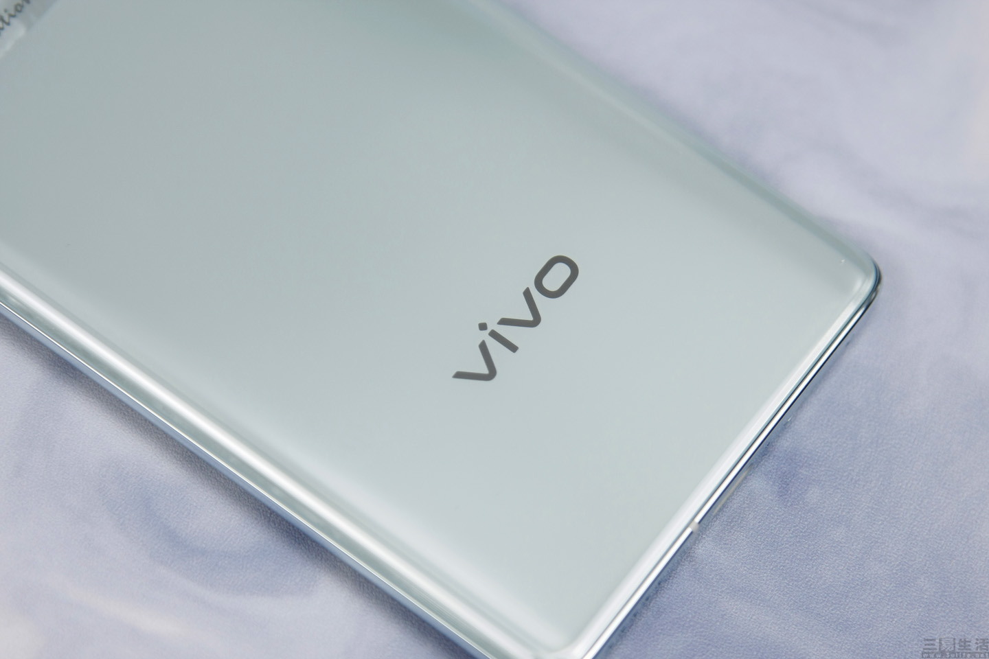 vivo X90s“青漾”首发图赏：夏日里的一抹清凉