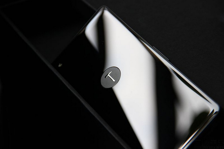 800px-Smartisan-t1-613356.jpg