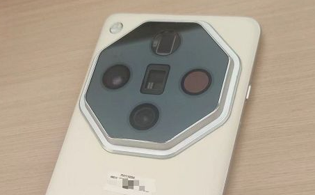 OPPO Find X7 Pro工程机曝光，或配备双潜镜头