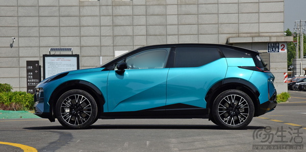 2025款极氪X上市 三款车型限时折扣17.9万元起