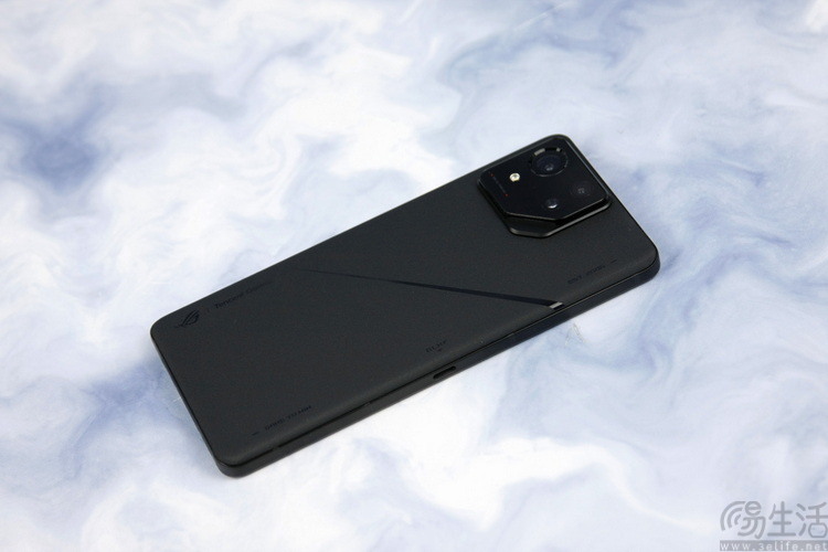 ROG游戏手机8 Pro评测：实用性大增、硬核本质依旧