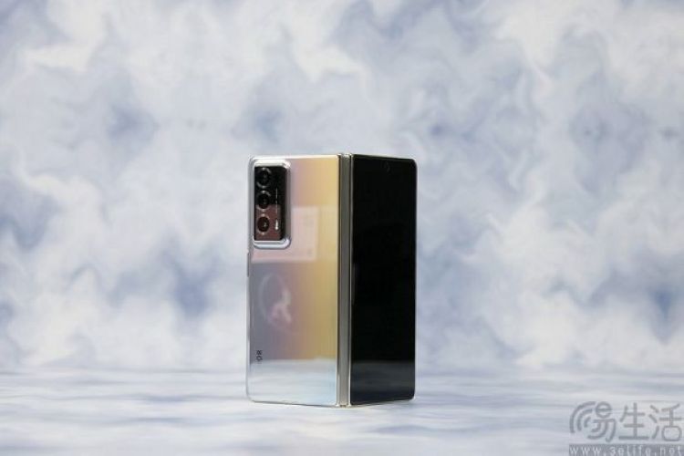 荣耀Magic V2海外发布时间确定，1月26日亮相