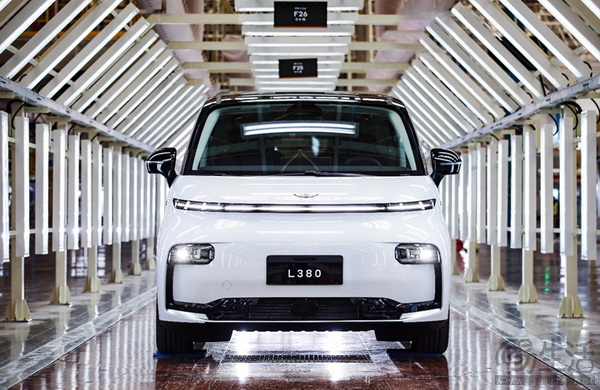 吉利LEVC L380样车下线 或将提供3座/8座可选
