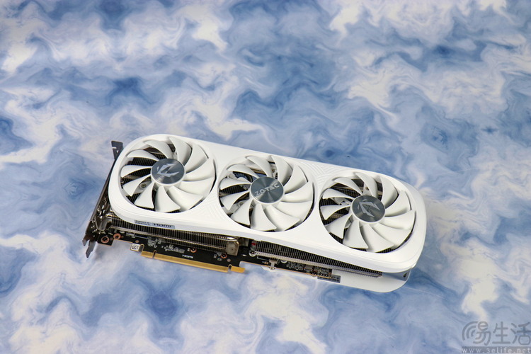 索泰RTX4080 SUPER月白评测：纯白诱惑，性能强劲