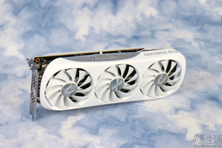 索泰RTX4080 SUPER月白评测：纯白诱惑，性能强劲