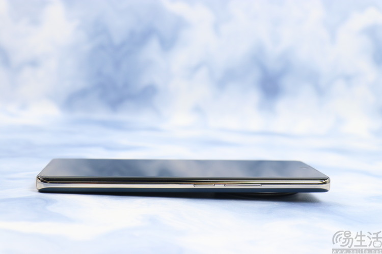 真我12 Pro+评测：奢华造型、旗舰影像，重塑中端机体验