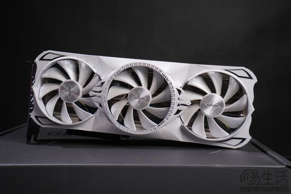 《Bears In Space》！耕升 GeForce RTX 4070 SUPER星极皓月 OC重回老派射击！