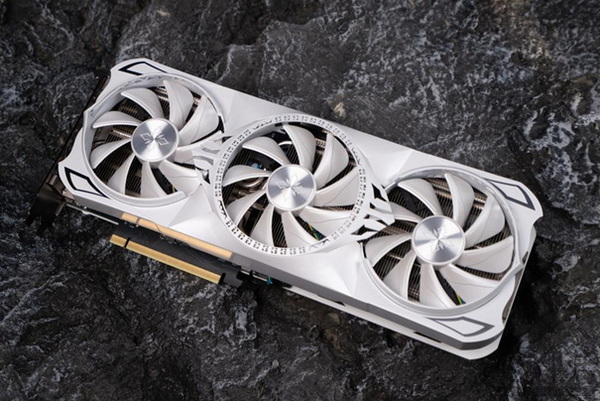  《小飞船大冒险》弹幕射击与丰富探索！耕升  RTX 4070 SUPER星极皓月 OC带来顶级体验！
