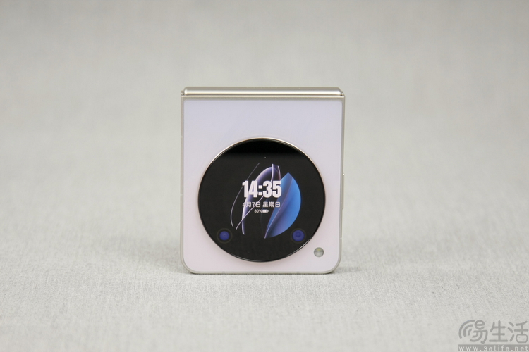 努比亚首款小折叠屏nubia Flip上市，2999元起售