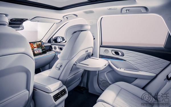 哪吒旗下多款车型推出尊享版，包括哪吒S/X/L