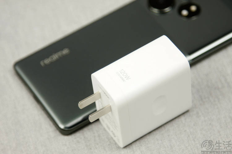 真我GT Neo6首发评测：性能激进、同时更是熟悉的味道