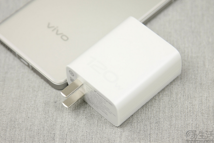 vivo X100s评测：首发天玑9300+，性能、影像越级