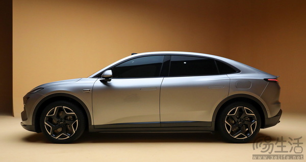 乐道L60内饰谍照曝光 中控简洁、后排带有屏幕 乐道L60内饰谍照曝光 中控简洁、后排带有屏幕