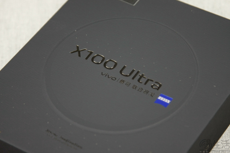 vivo X100 Ultra首发评测：堆料到极致、重新定义顶级影像旗舰