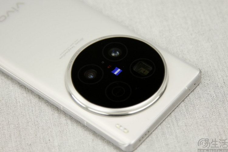 vivo X100 Ultra首发评测：堆料到极致、重新定义顶级影像旗舰