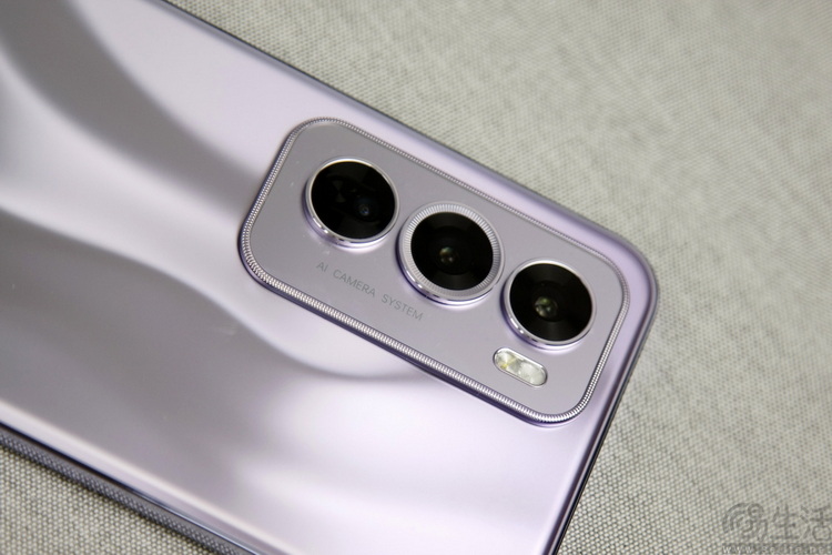 OPPO Reno 12 Pro评测：以AI驱动、造时尚爆款