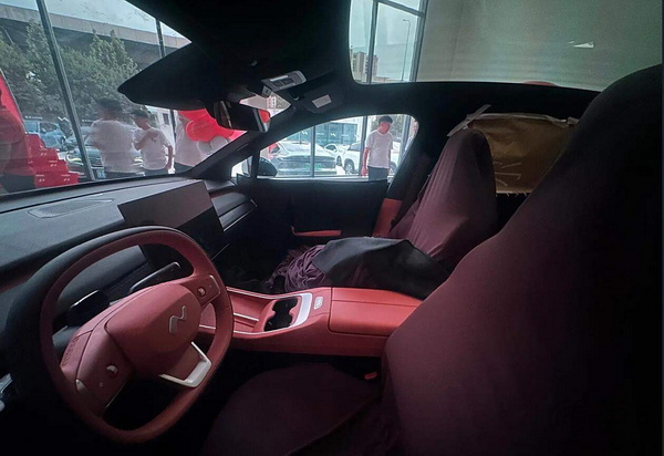 乐道L60内饰谍照曝光 中控简洁、后排带有屏幕 乐道L60内饰谍照曝光 中控简洁、后排带有屏幕