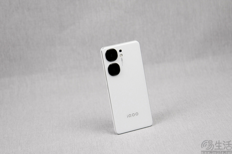 iQOO Neo9S Pro+评测：换芯升级，体验全面超预期