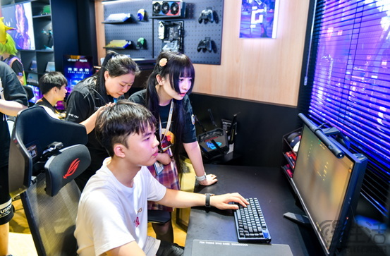 BW 2024火热开启，ROG外设装备惊喜亮相，超能实力大放异彩