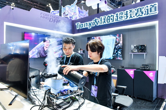 华硕主板超频秀 引爆BW2024
