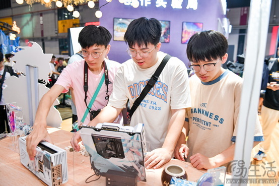 华硕主板超频秀 引爆BW2024