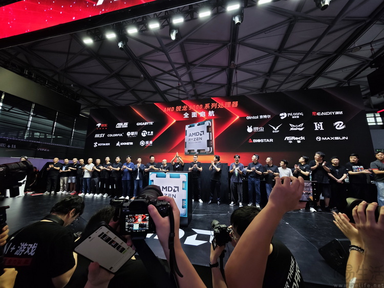 选择CJ公开重磅新品，AMD真把玩家“当回事”