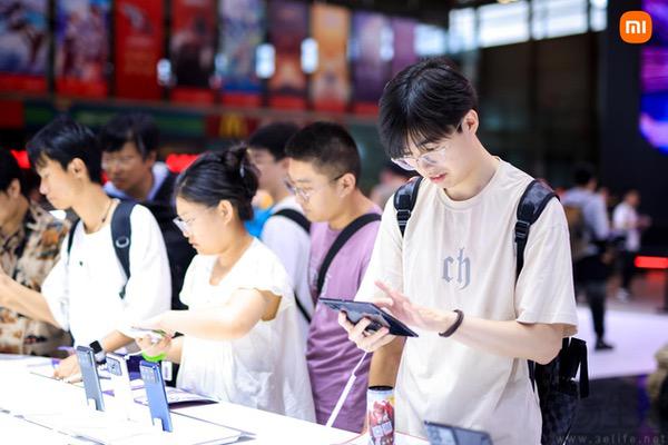 小米SU7 首次亮相ChinaJoy，小米大小折叠新品同时展出