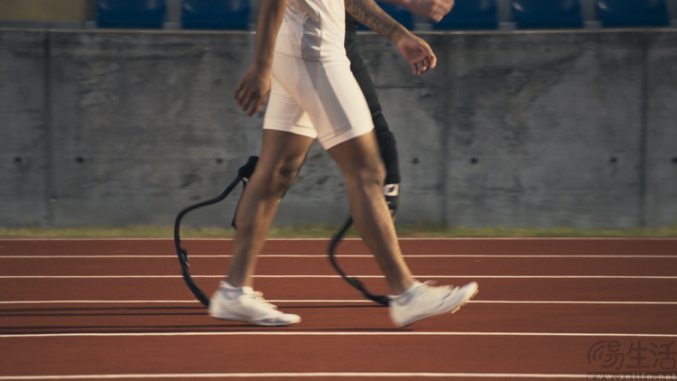 用《接力赛》宣传产品，这还真只有苹果做得到