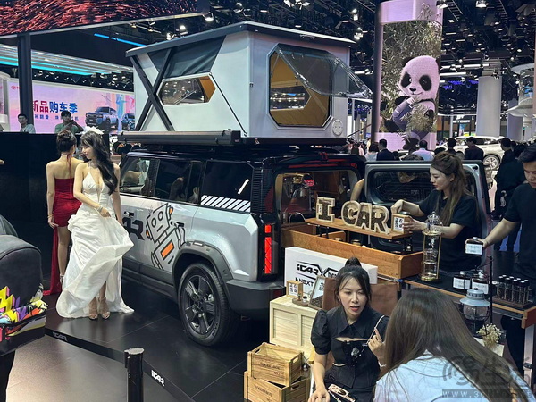 iCAR 03在成都车展展示新配色及咖啡创业版车型 iCAR 03在成都车展展示新配色及咖啡创业版车型